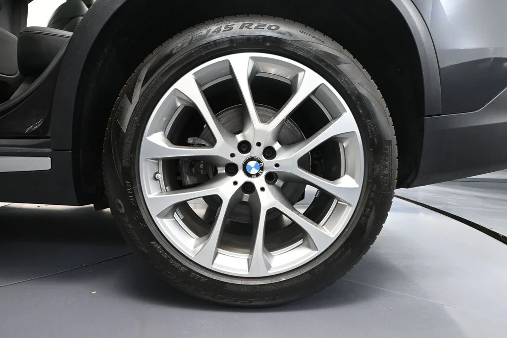 Used 2023 Gray BMW xDrive40i image 14