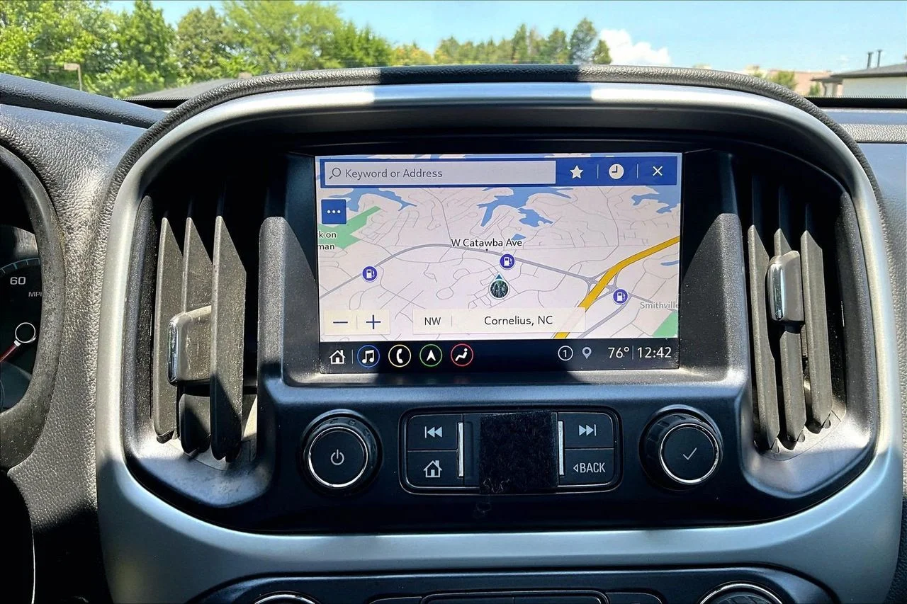 Used 2021  Chevrolet ZR2 image 12