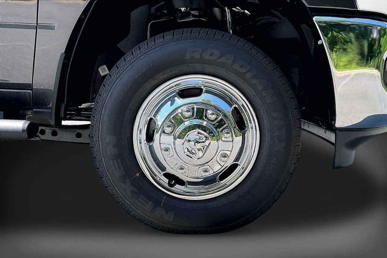New 2026 Granite Crystal Metallic Clear-Coat Exterior Paint RAM Tradesman image 29
