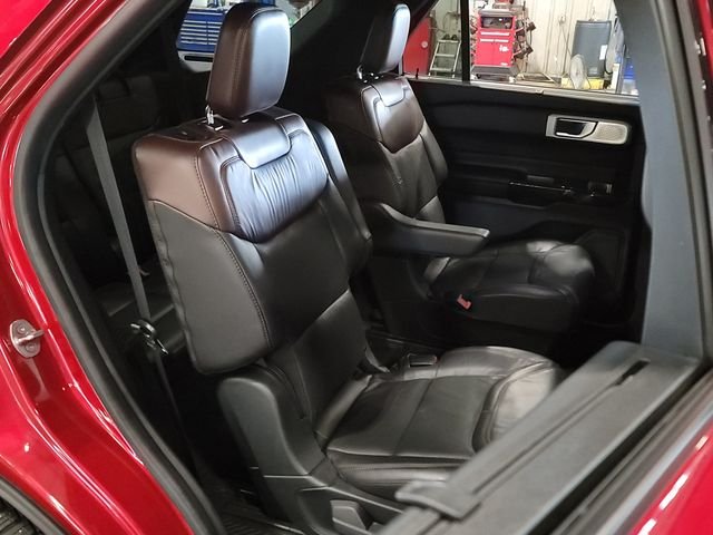 Used 2022 Red Metallic Ford Platinum image 22