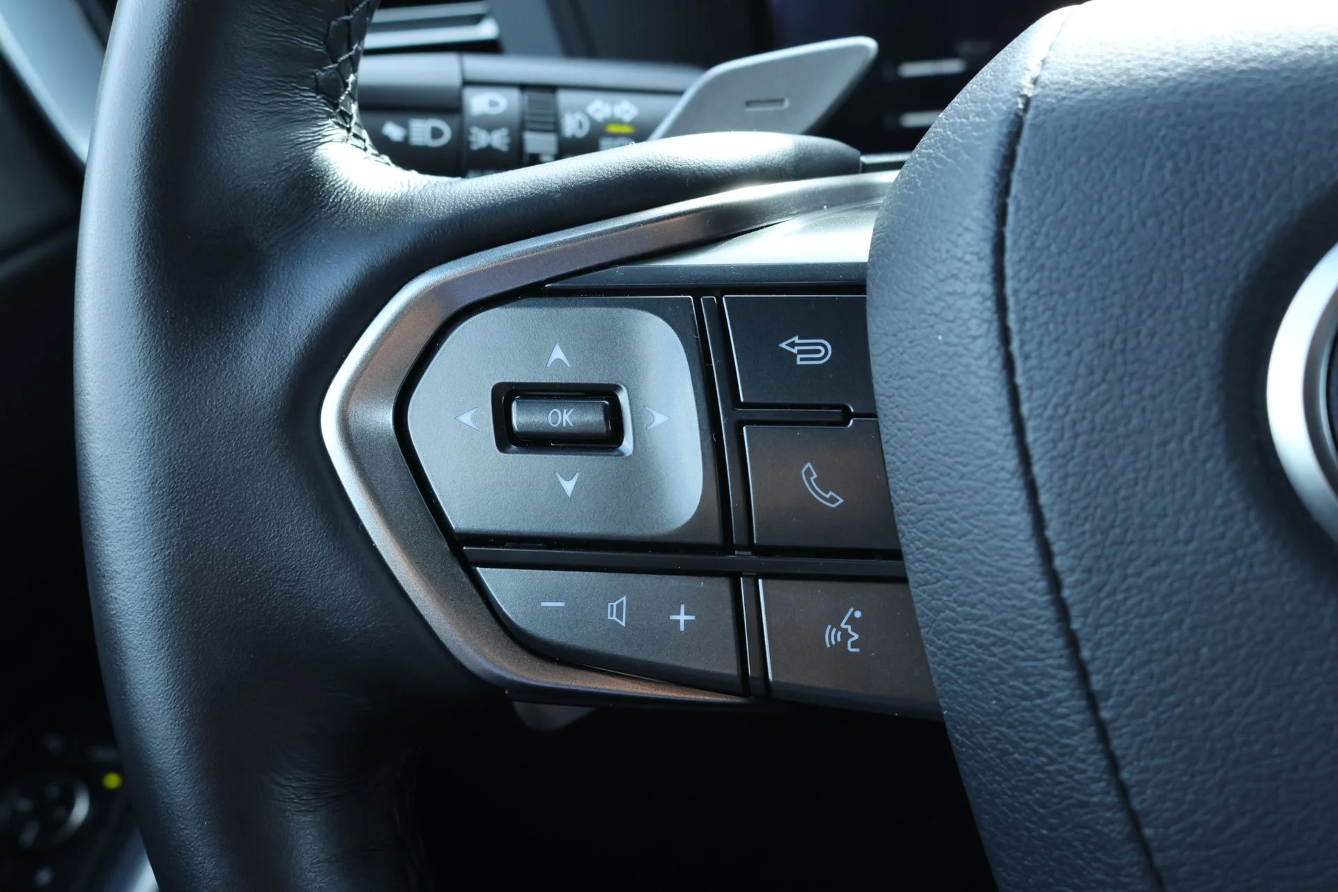 Used 2026 Silver Lexus 550 Premium+ image 9
