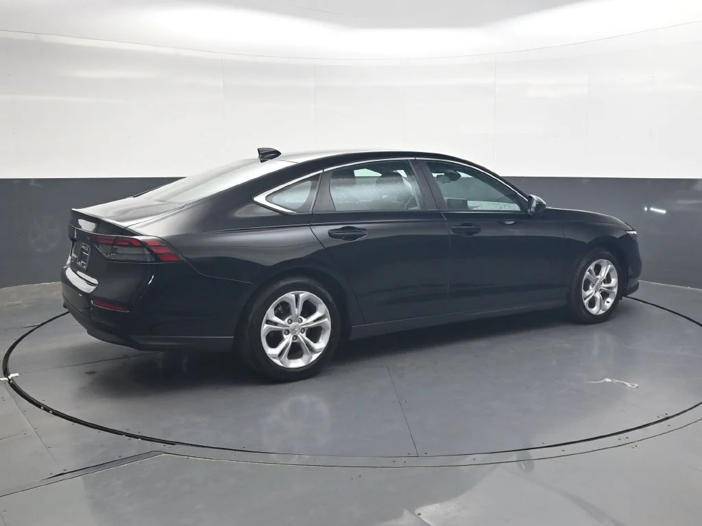 Used 2025  Honda LX image 4