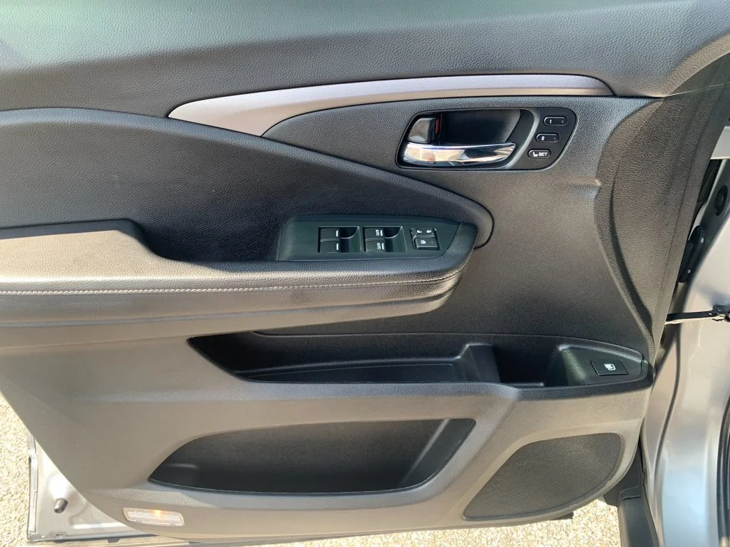 Used 2023  Honda RTL-E image 12