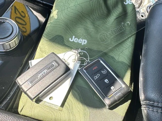 Used 2023 Gray Jeep Limited image 4