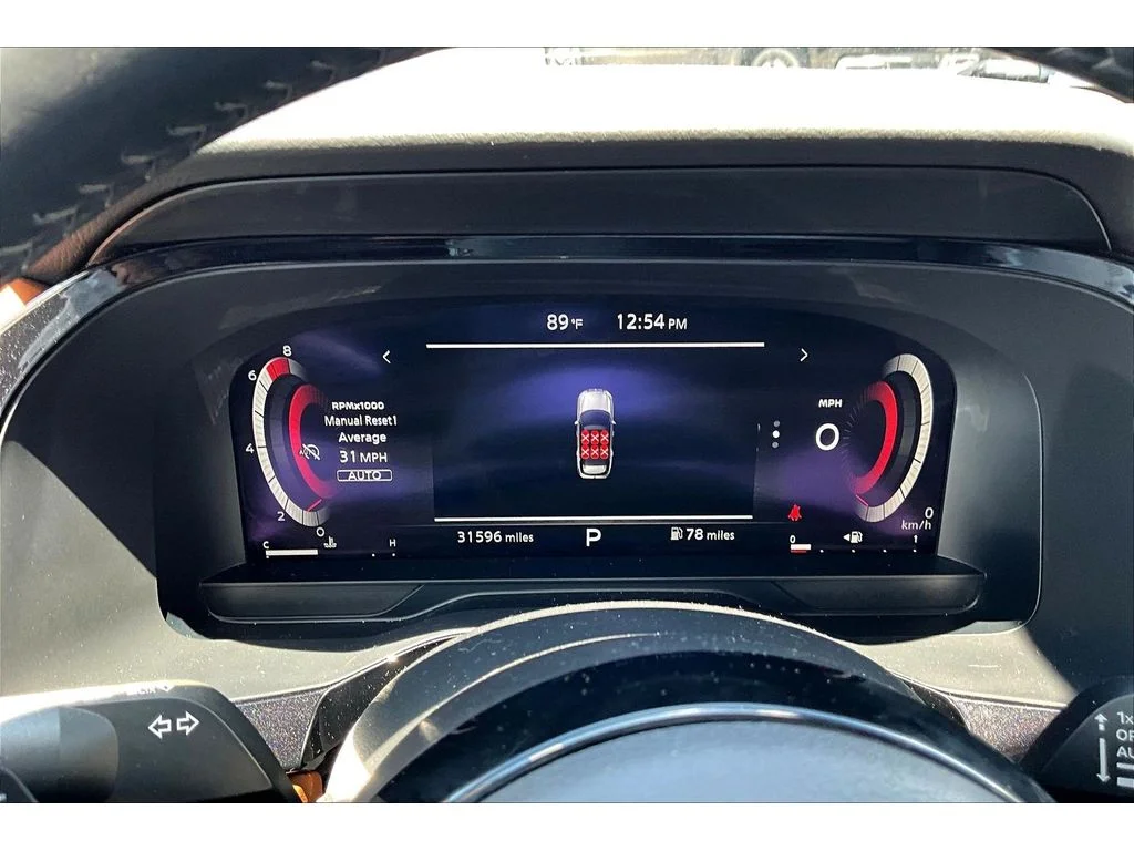 Used 2023  Nissan Platinum image 14