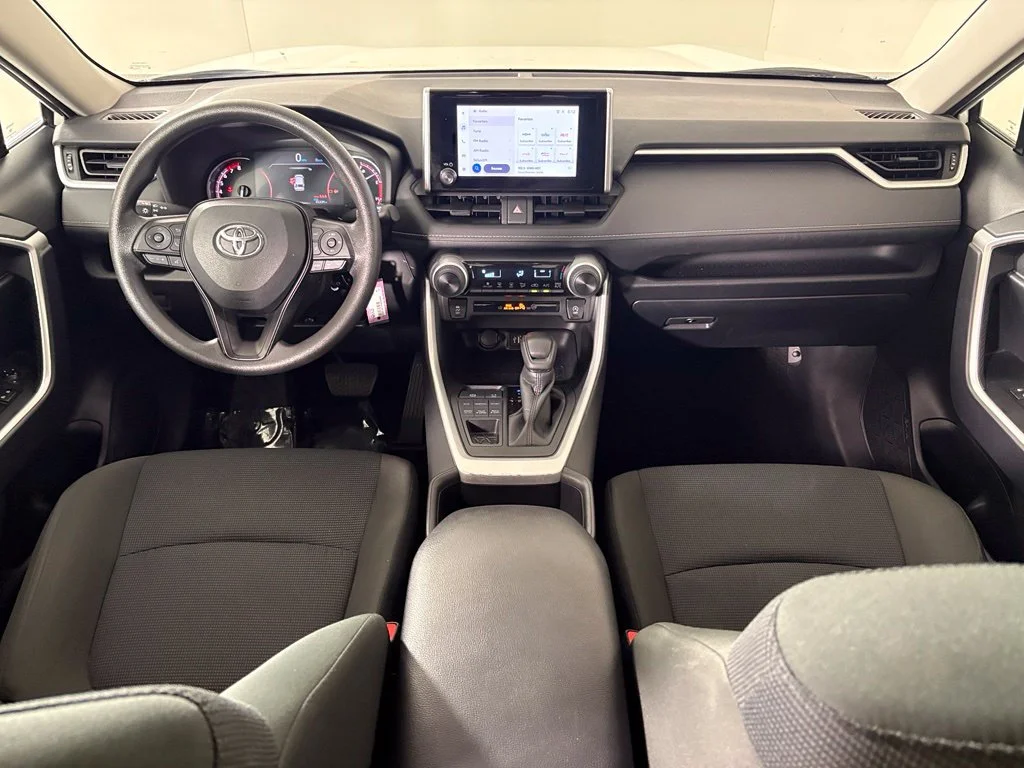 Used 2025 White Toyota LE image 27