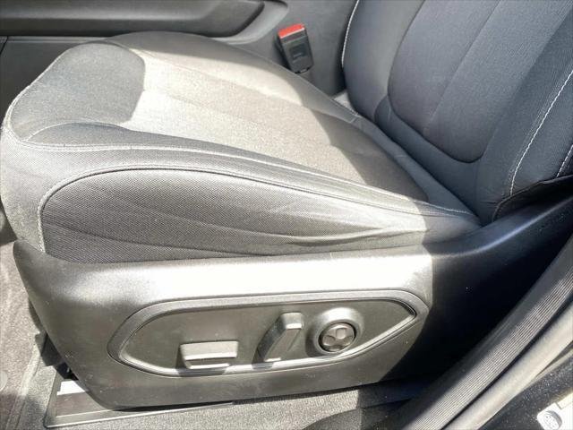 Used 2023 Diamond Black Crystal Pearlcoat Jeep Laredo image 23