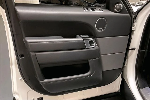 Used 2020 White Land Rover HSE image 25