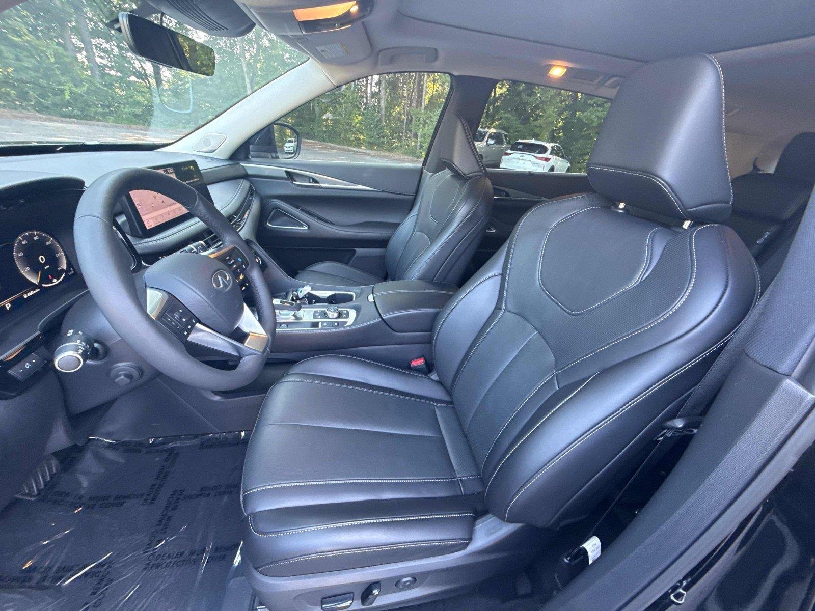Used 2025 Mineral Black INFINITI LUXE image 11