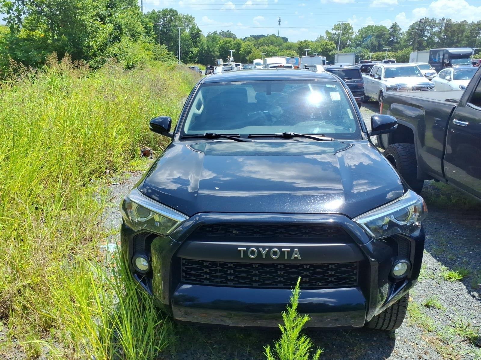 Used 2018 Midnight Black Metallic Toyota SR5 image 4