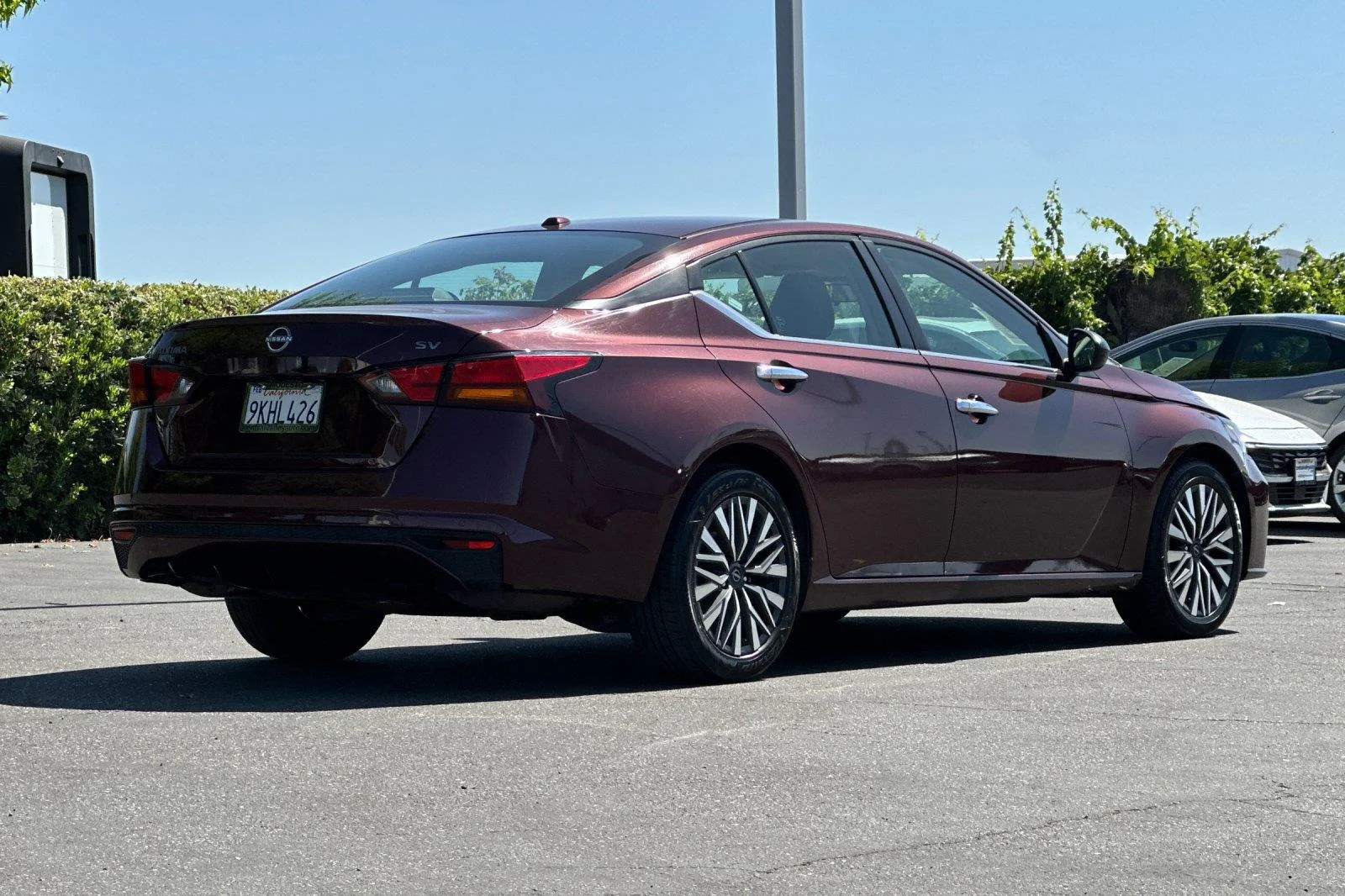 Used 2024 Garnet Pearl Metallic Nissan 2.5 SV image 4