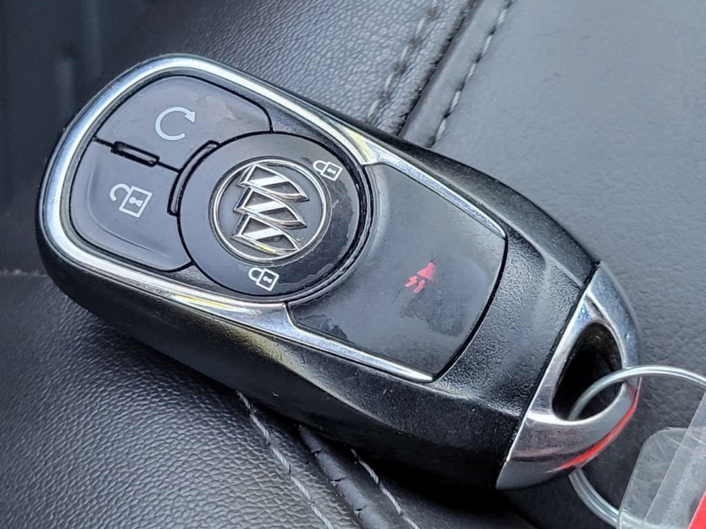 Used 2018 Summit White Buick Essence image 36