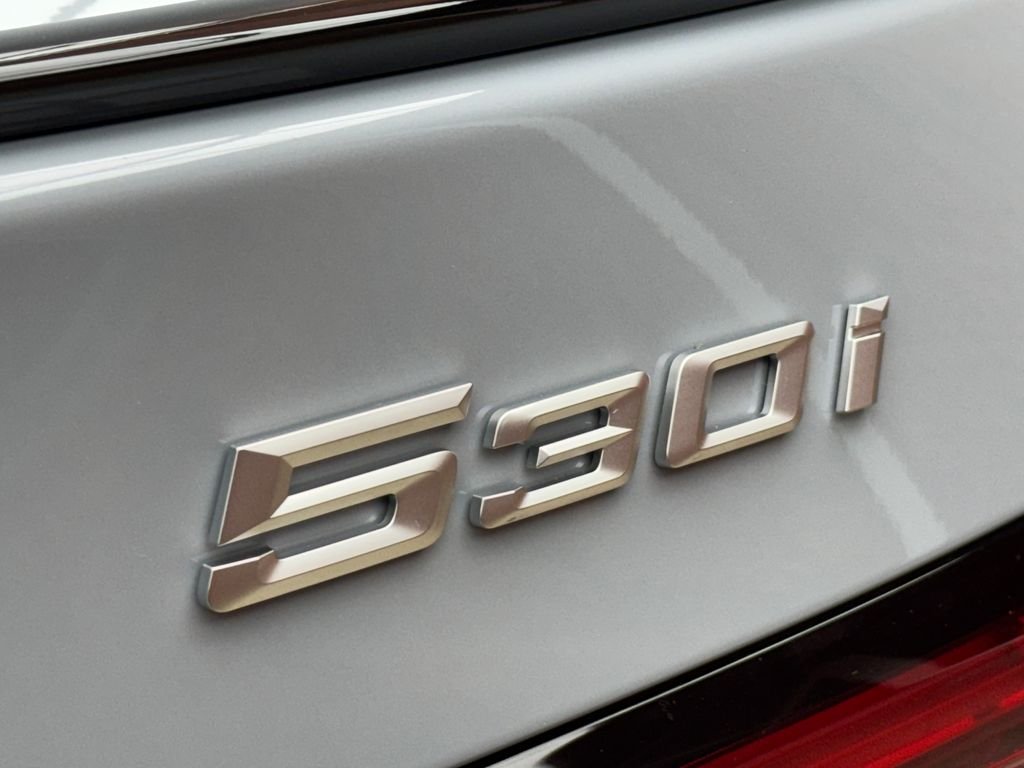 New 2027 Gray BMW 530i xDrive image 5