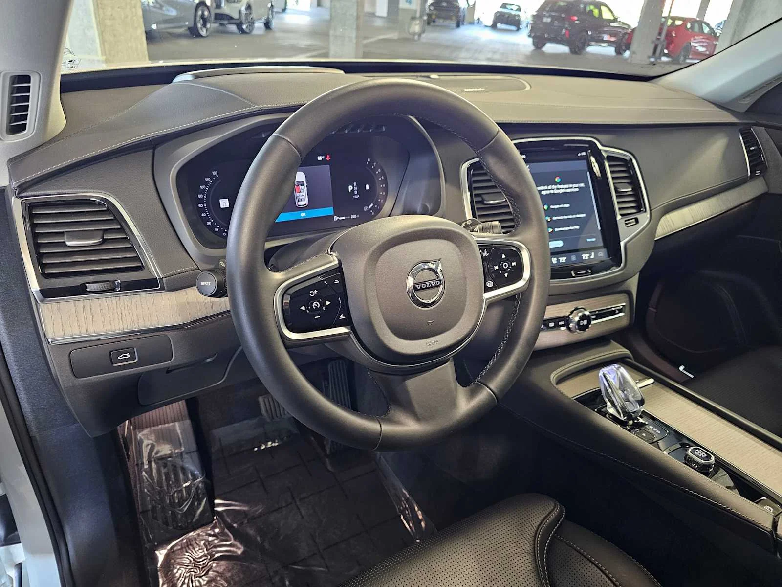 Used 2025 Crystal White Metallic Volvo Ultra image 2