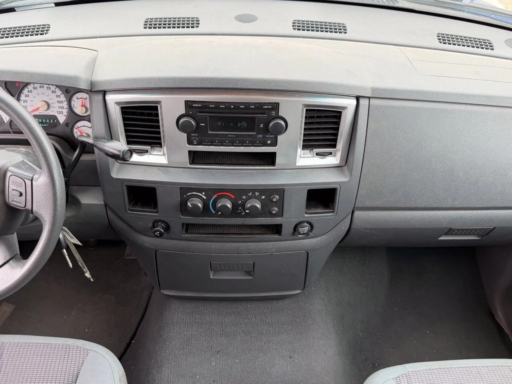Used 2007 Blue Dodge SLT image 16