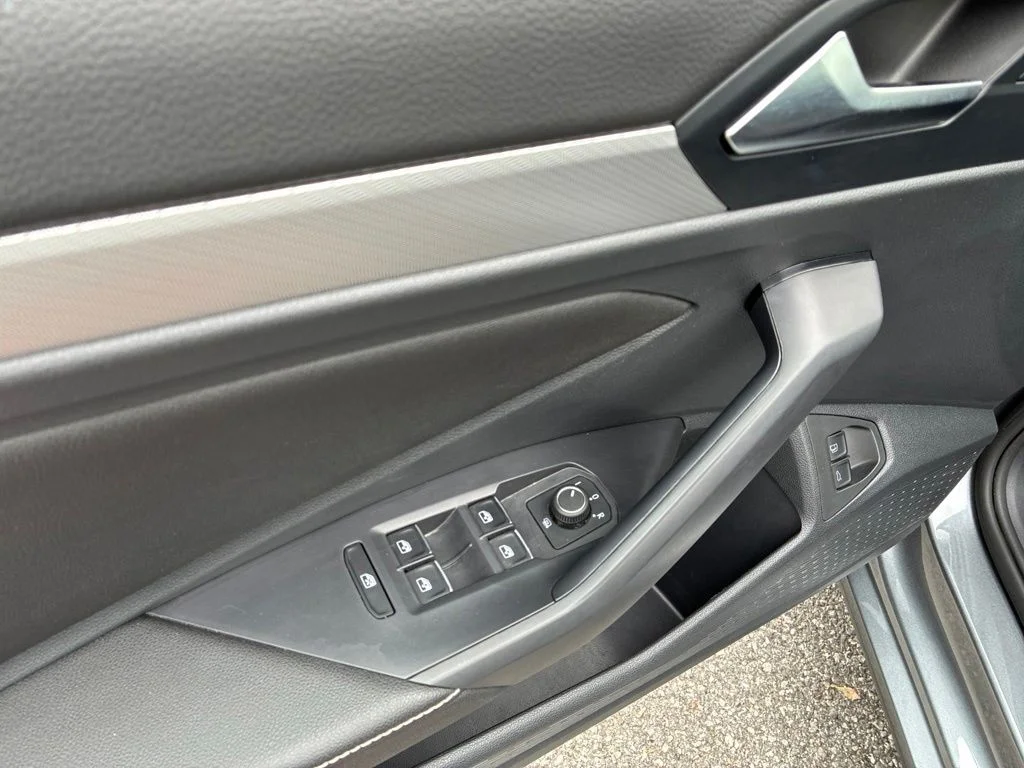 Used 2023 Gray Volkswagen 1.5T Sport image 33