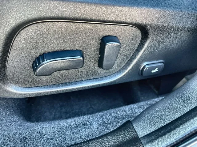Used 2018 Silver Subaru 2.5i Premium image 16