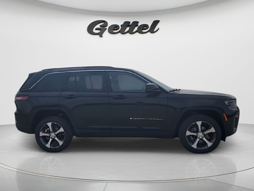 New 2026 Diamond Black Crystal Pearl-Coat Exterior Paint Jeep Limited image 9