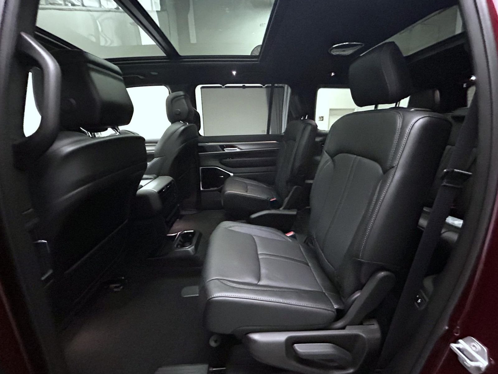 New 2026 Velvet Red Pearl-Coat Exterior Paint Jeep Limited Reserve image 20