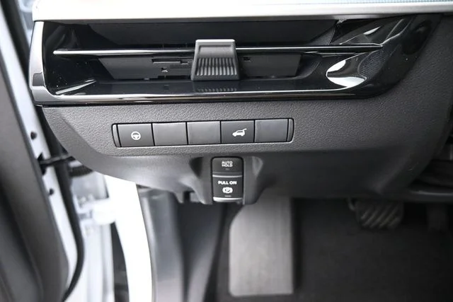 New 2026 Everest White Pearl TriCoat Nissan SL image 23