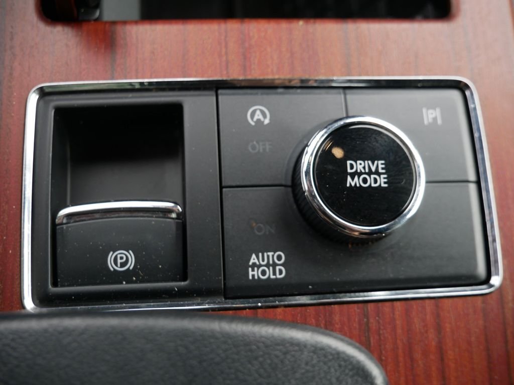 Used 2023 White Lincoln Reserve image 26