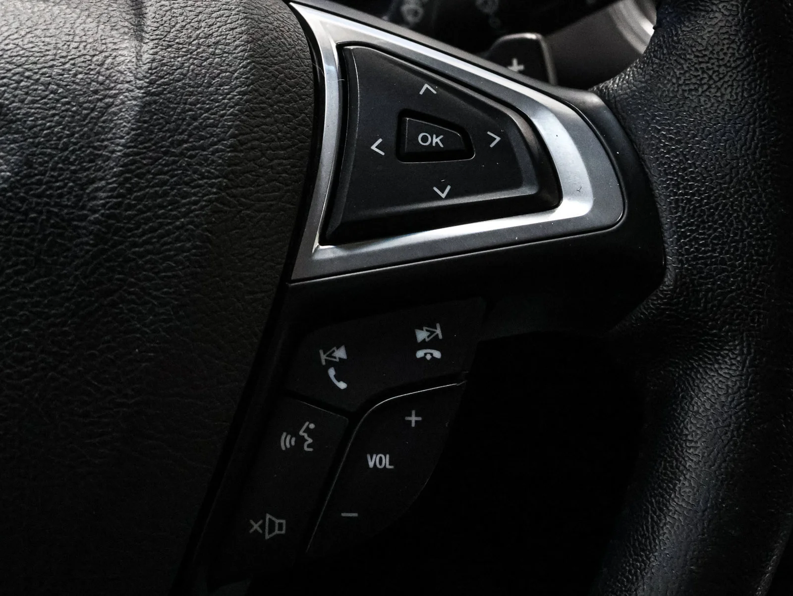Used 2018 Silver Ford Sport image 36