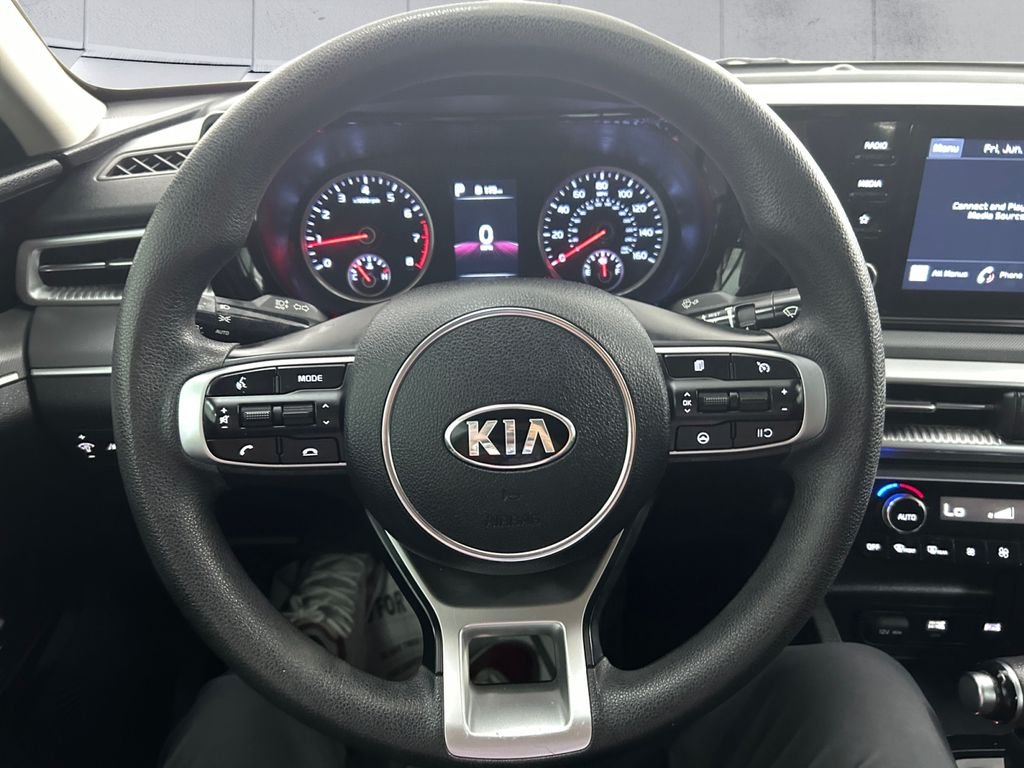Used 2021 White Kia LXS image 9