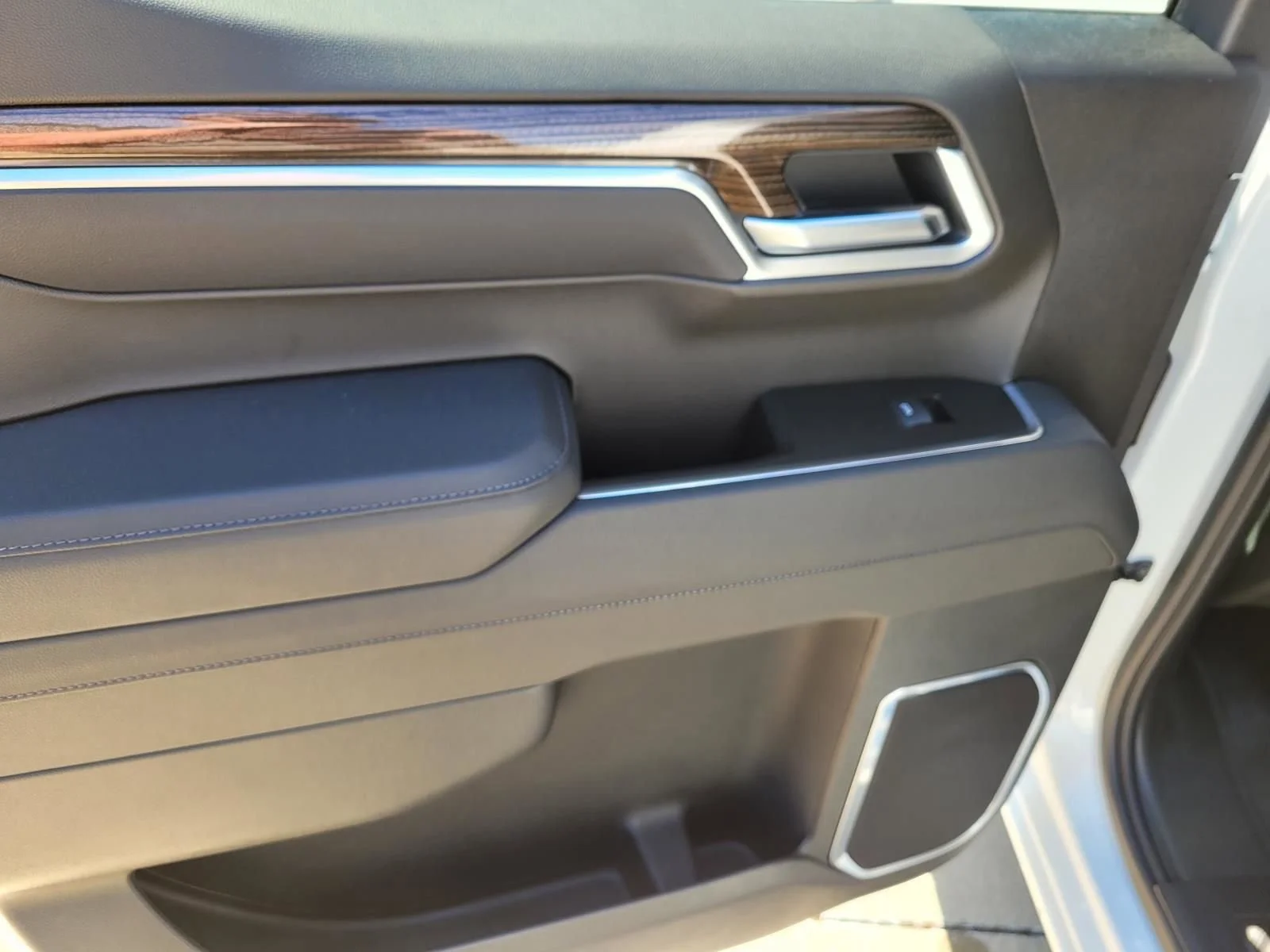 2026 Chevrolet Silverado 1500 LT - Photo 7
