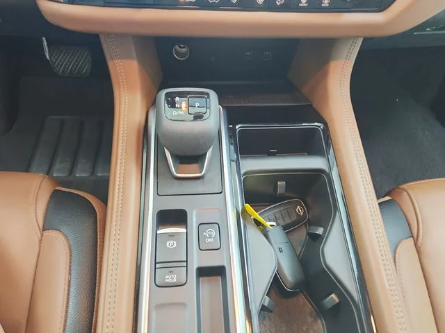Used 2024 Gray Nissan Platinum image 28