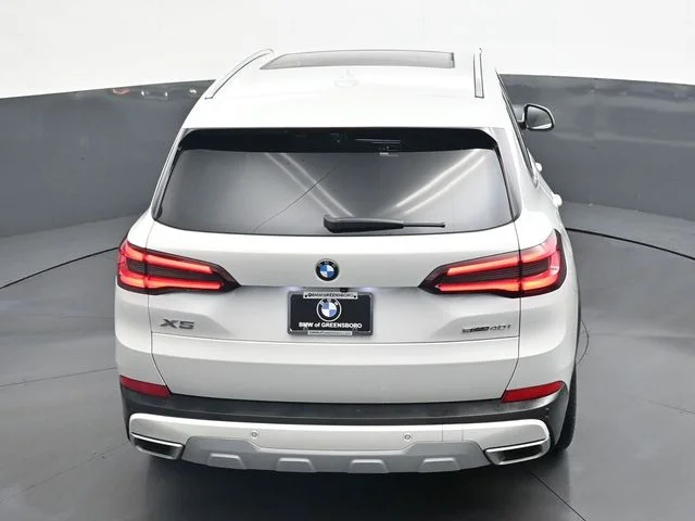 Used 2023 White BMW sDrive40i image 32
