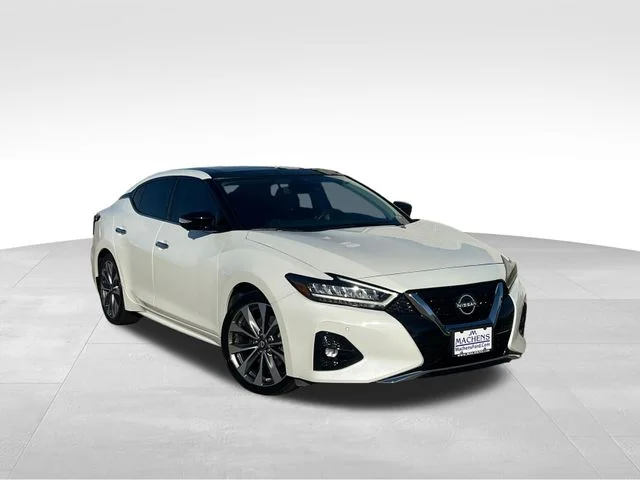 Used 2023 White Nissan Platinum image 12