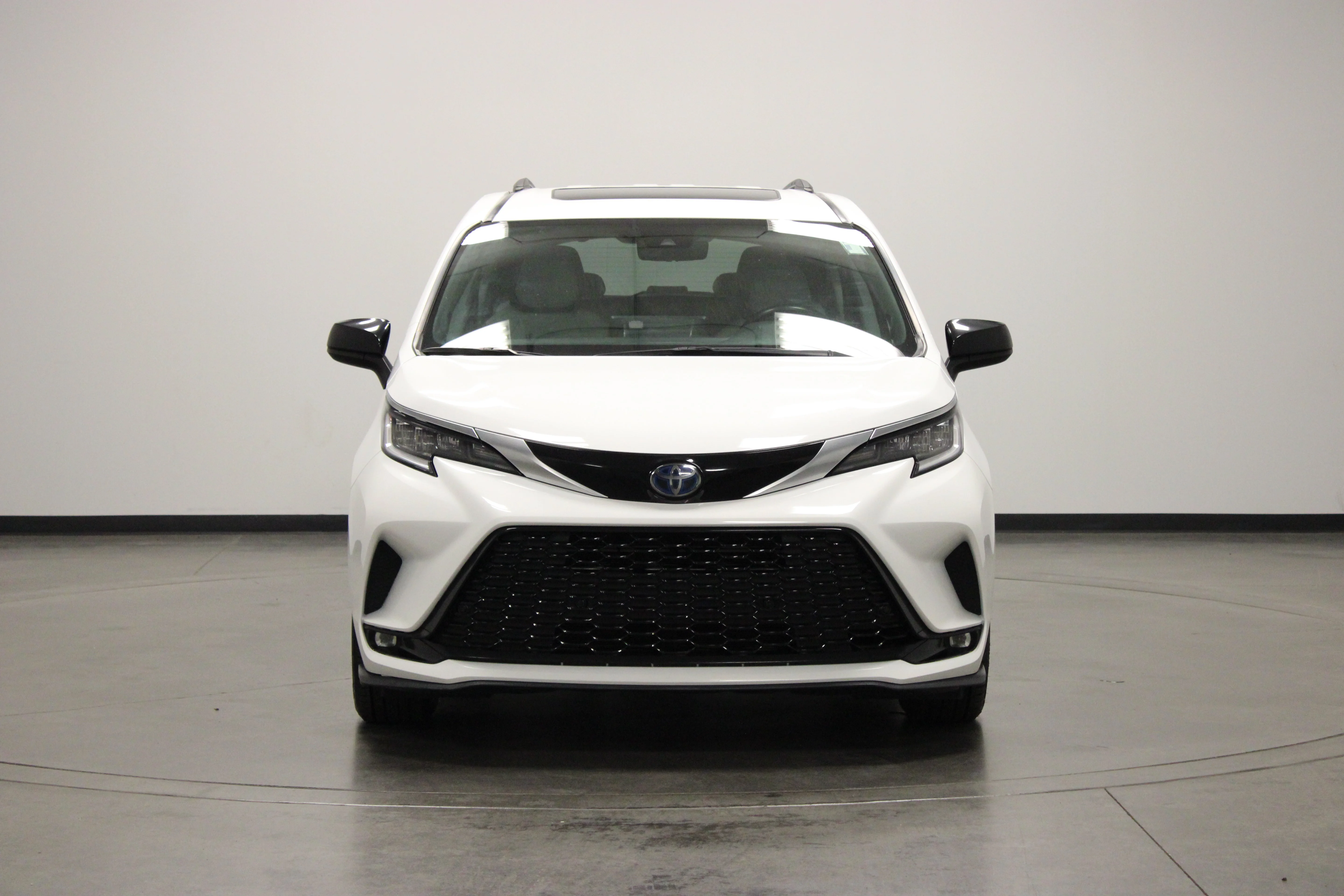 Used 2021 White Toyota XSE image 3