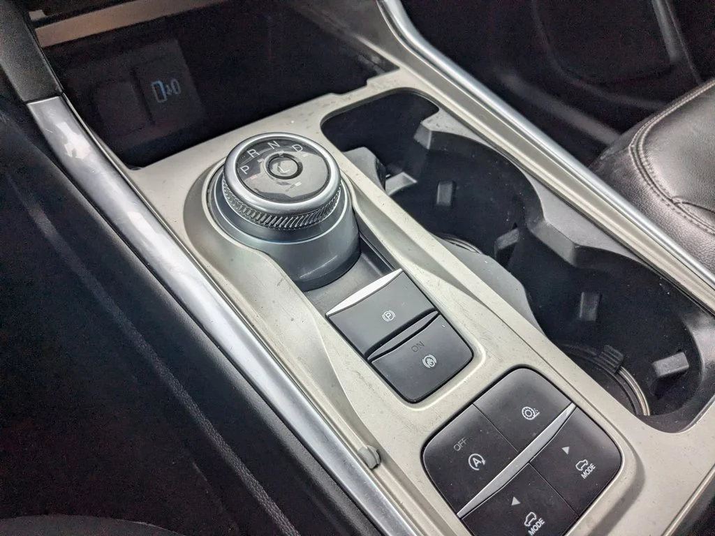 Used 2021  Ford Limited image 19