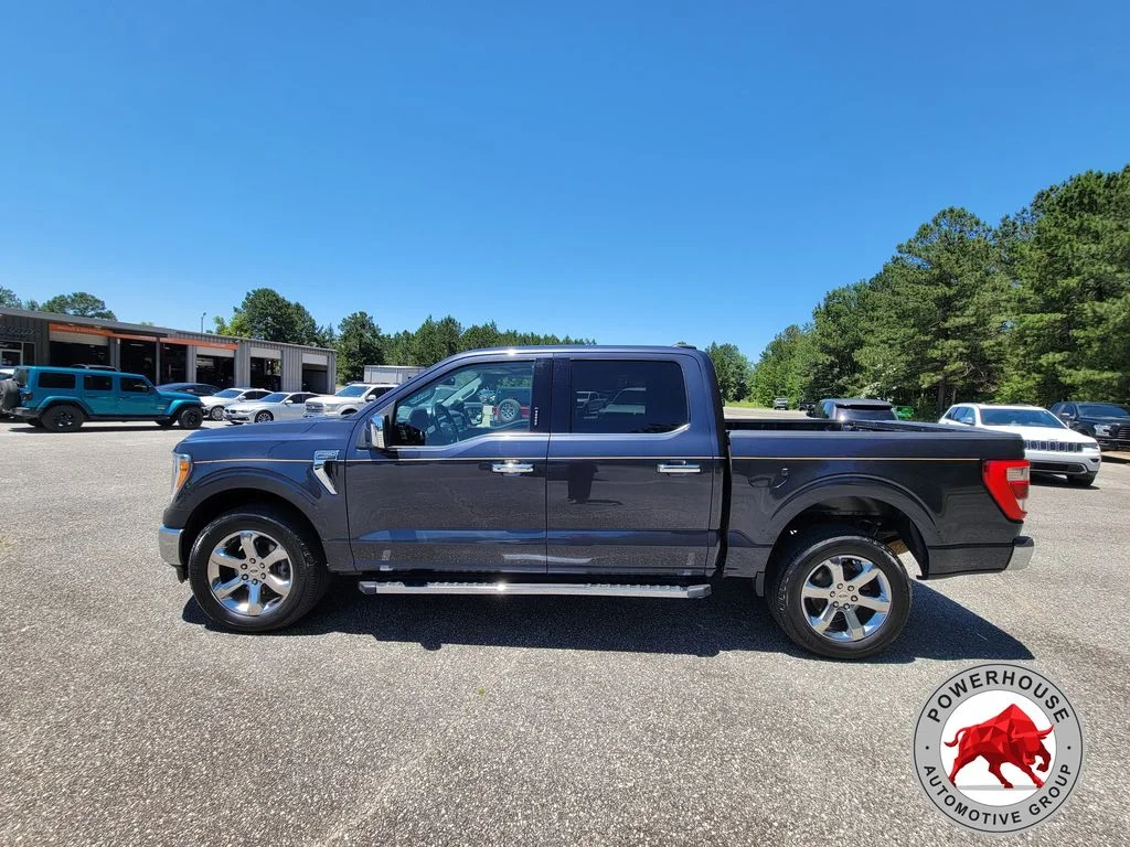 Used 2022  Ford Lariat image 2
