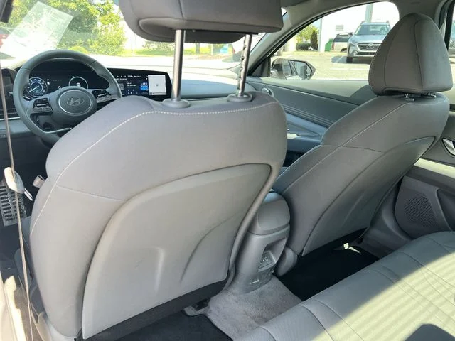 Used 2025 White Hyundai SEL Sport image 41