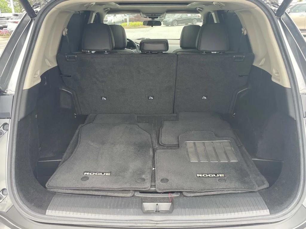 Used 2021 Gray Nissan SV image 8