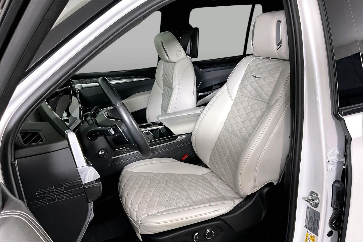 Used 2025 Crystal White Tricoat Cadillac Escalade-V image 8
