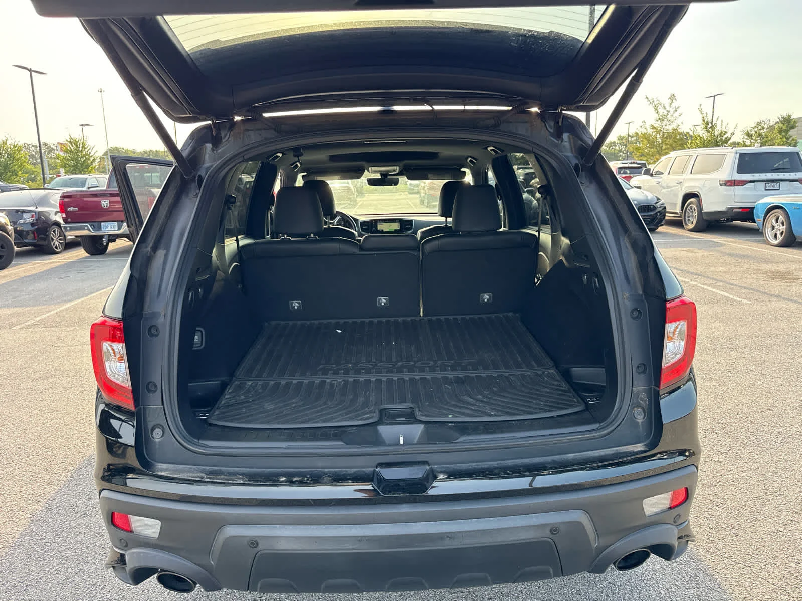 Used 2019 Crystal Black Pearl Honda Touring image 11