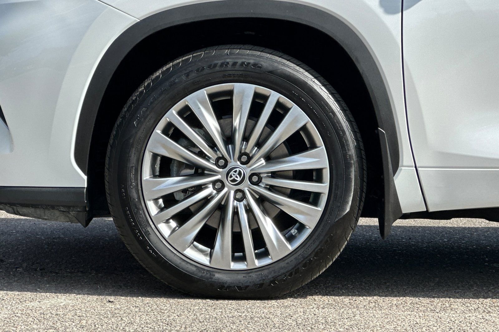 Used 2024  Toyota Platinum image 27