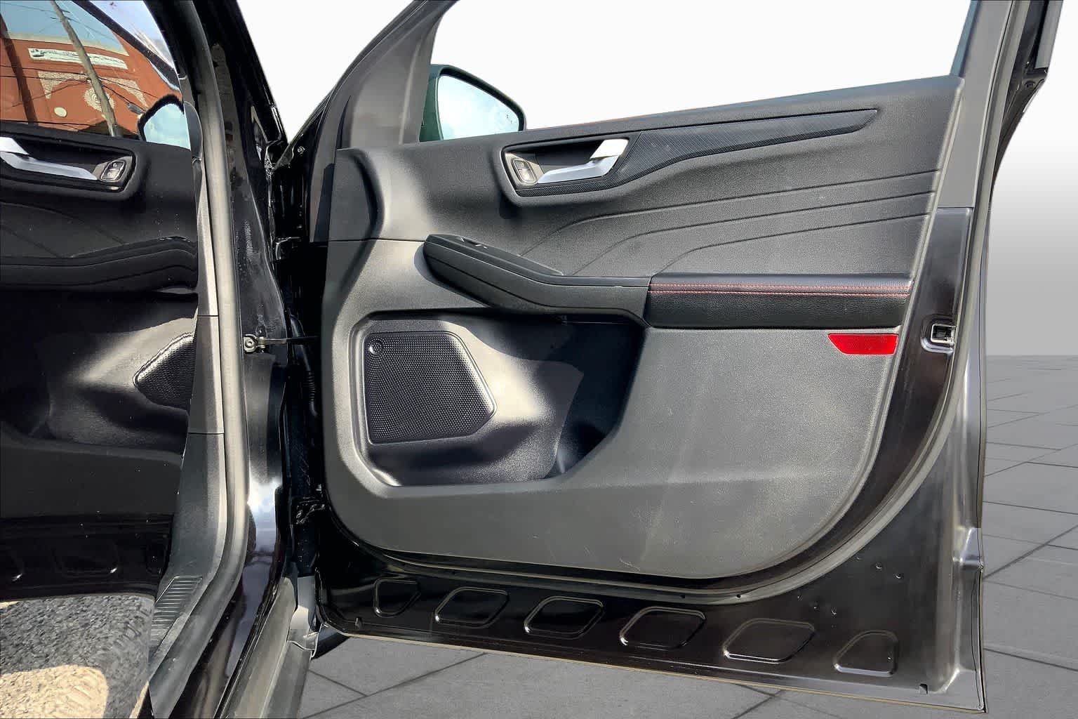 Used 2024 Agate Black Metallic Ford ST-Line image 21
