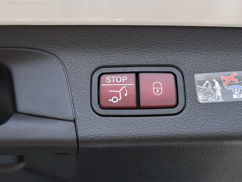 New 2026 MANUFAKTUR Moonlight White Metallic Mercedes-Benz GLS 450 image 58