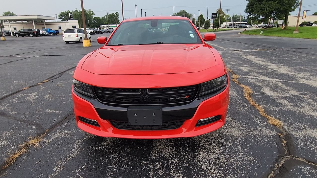Used 2022 Red Dodge SXT image 3
