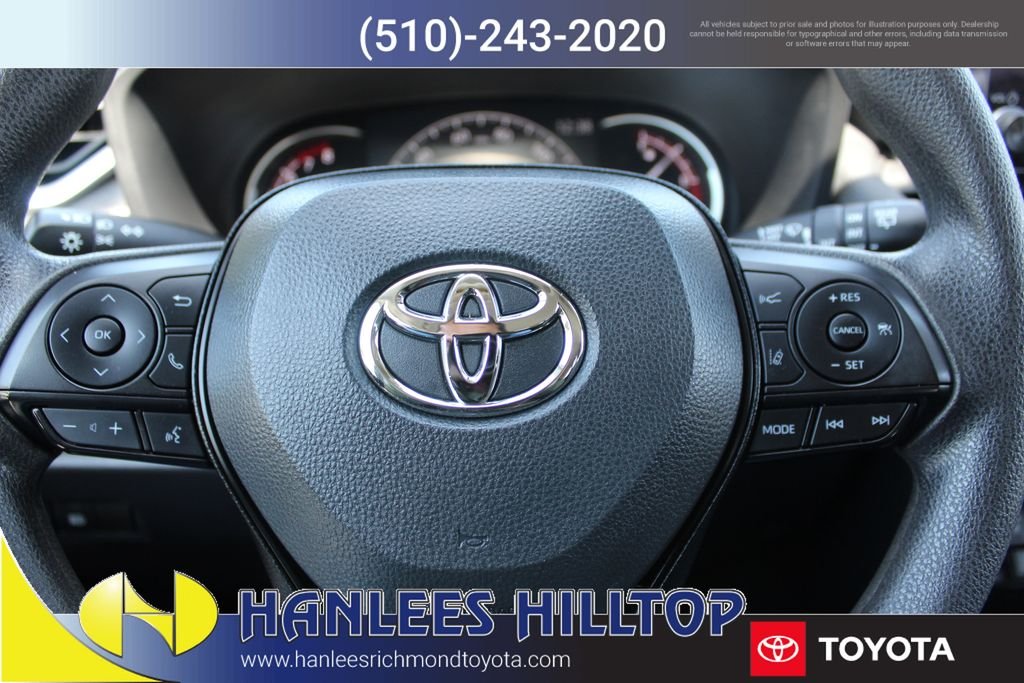 2025 Toyota RAV4 XLE - Photo 25
