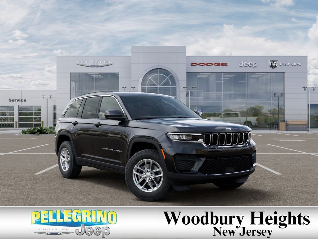 New 2026 Diamond Black Crystal Pearl-Coat Exterior Paint Jeep Laredo X image 5
