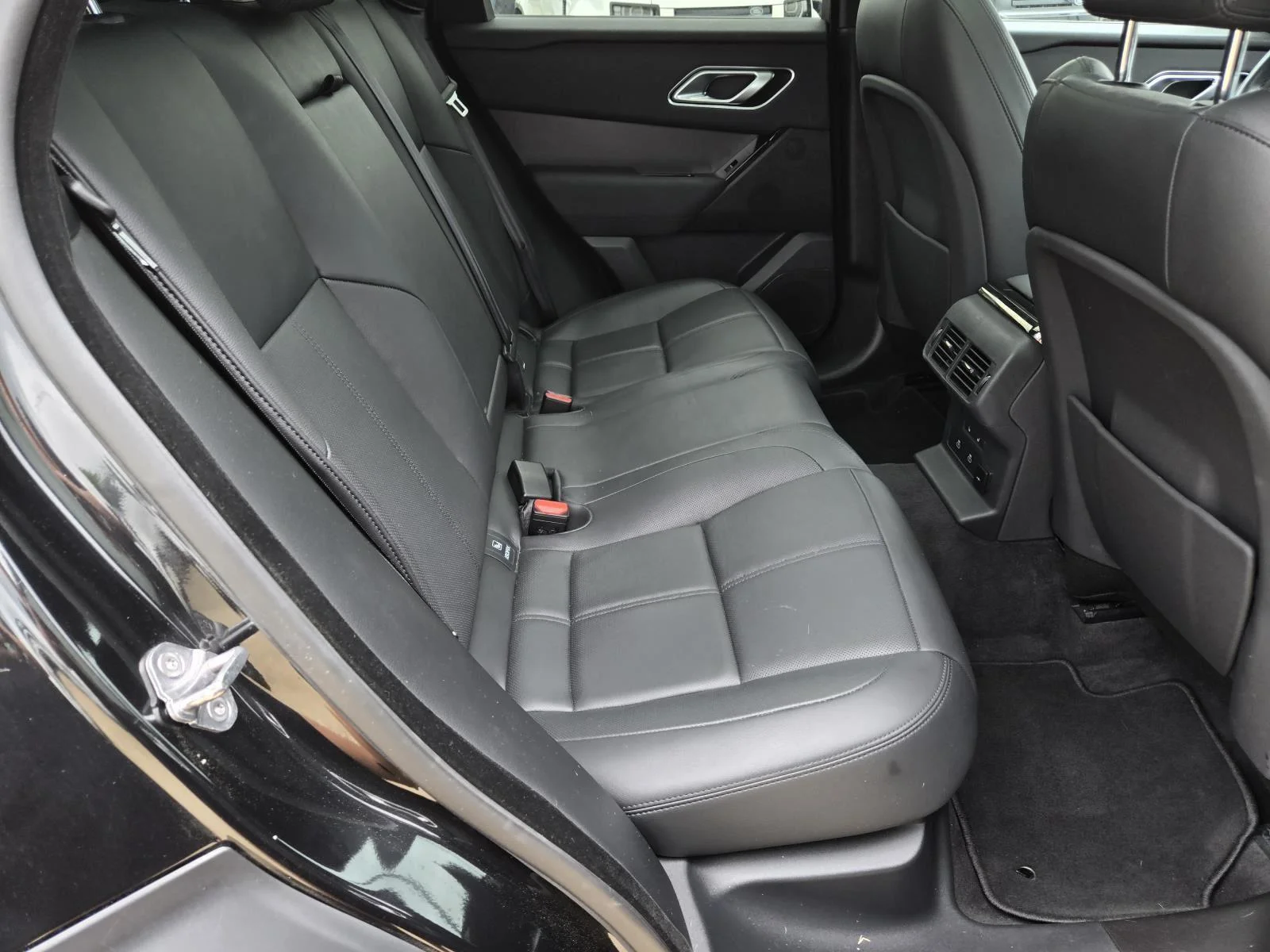 Used 2025 Santorini Black Metallic Land Rover Dynamic SE image 42
