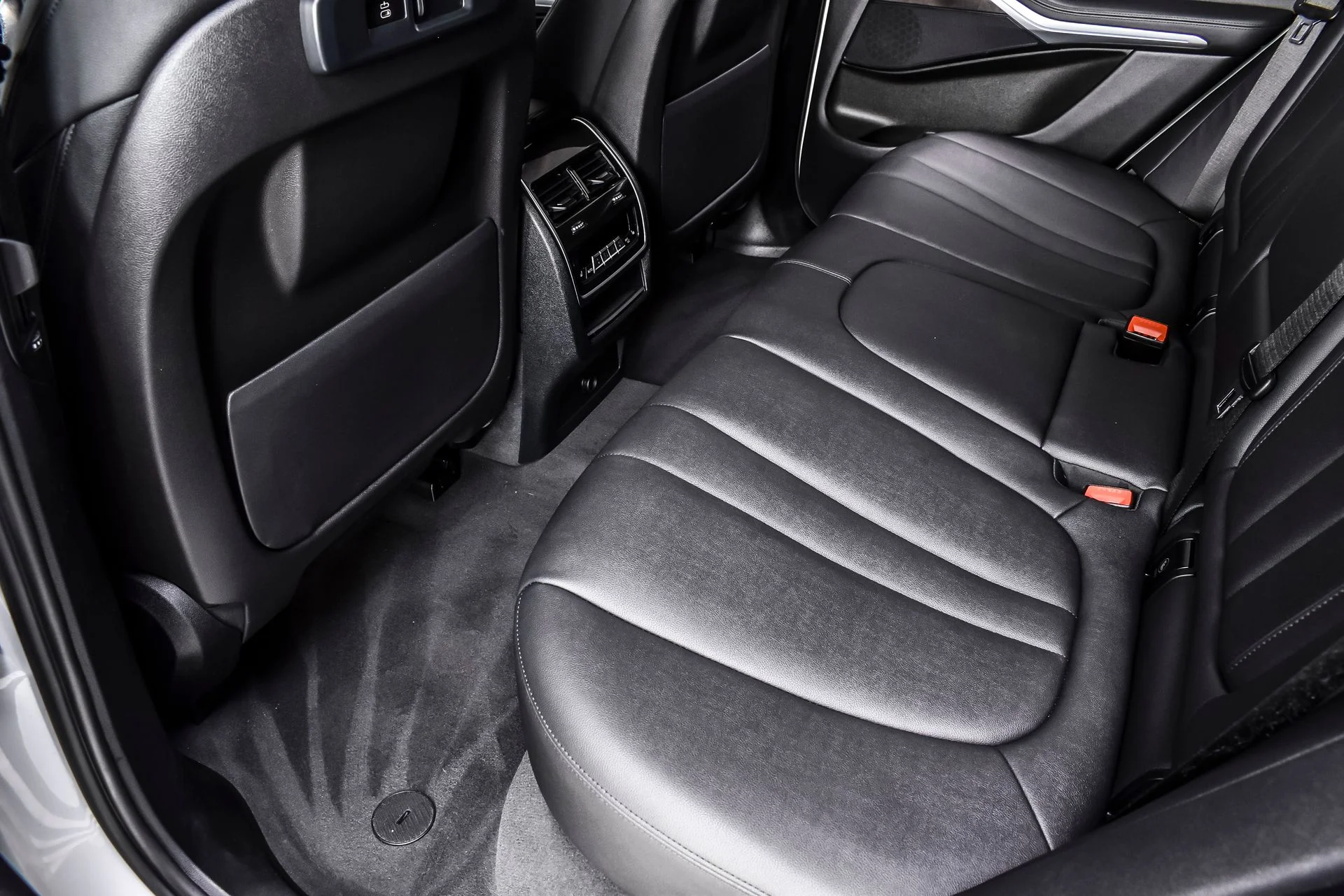 Used 2022 White Metallic BMW xDrive40i image 18