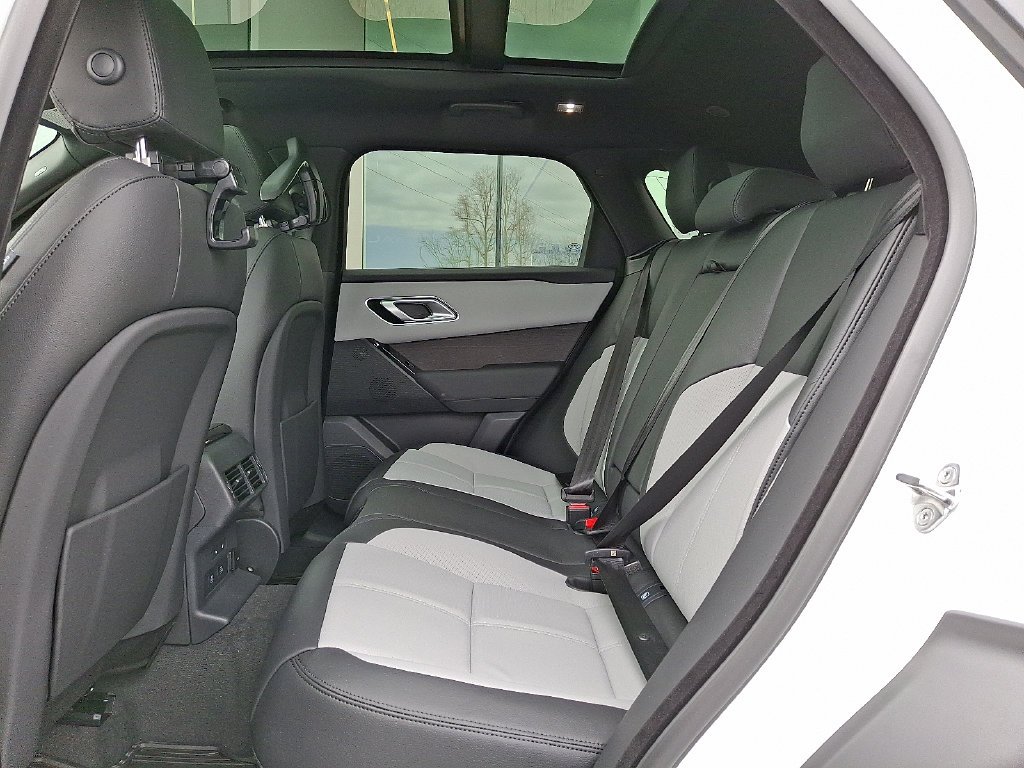 Used 2026 Fuji White Land Rover S image 6