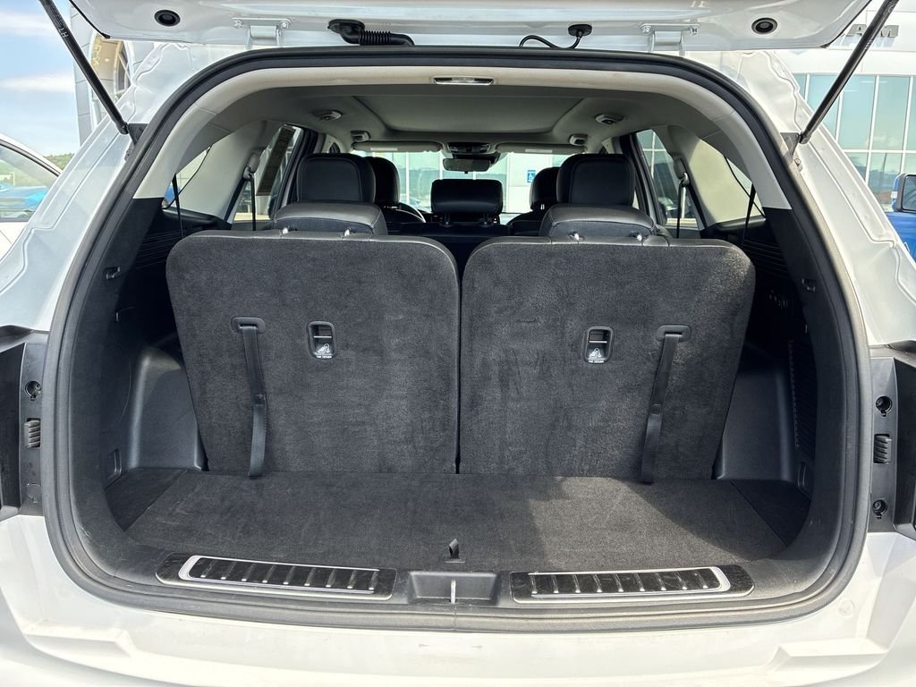 Used 2022 White Kia S image 25