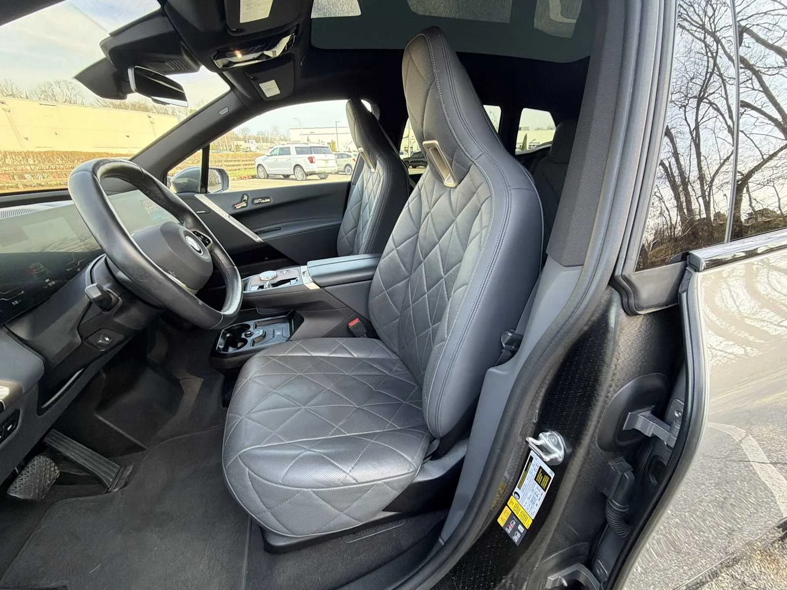 Used 2023 Oxide Grey Metallic BMW xDrive50 image 19