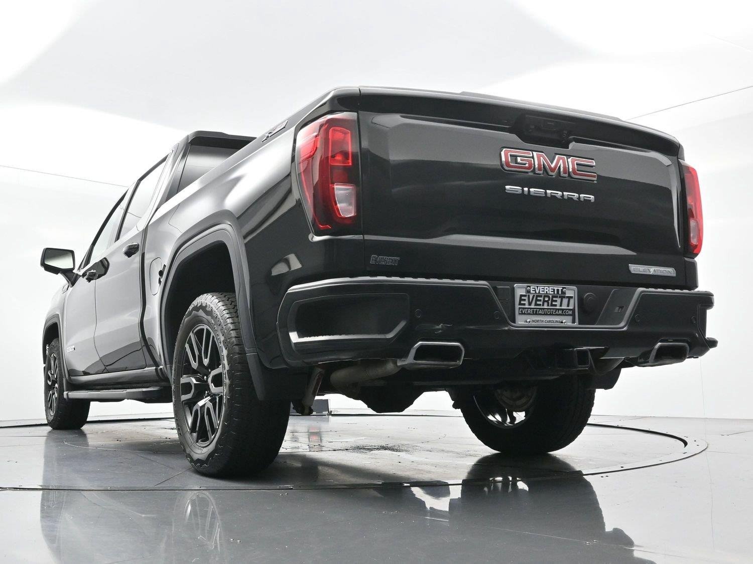 Used 2025 Onyx Black GMC Elevation image 44